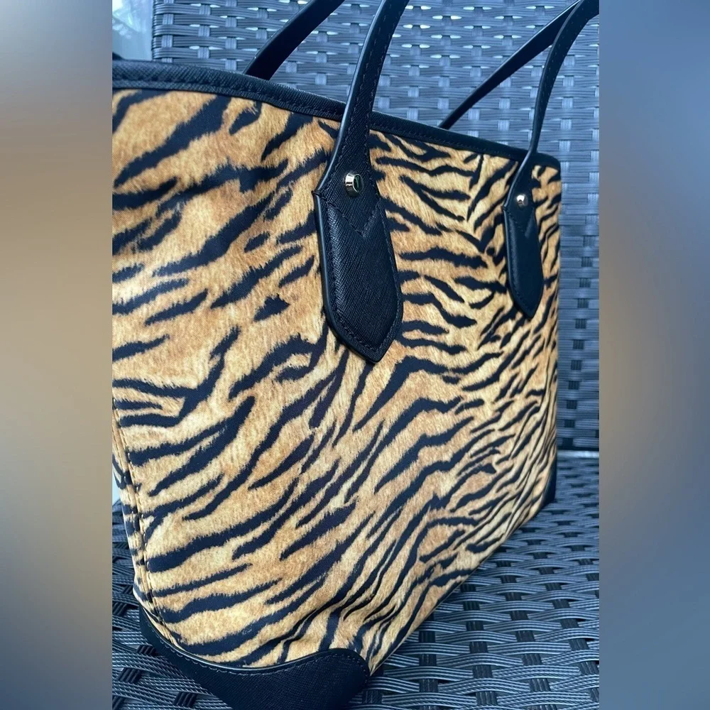 NEW Michael Kors Bag,Michael Kors Tiger Print Shoulder Bag.Michael Kors Tote.